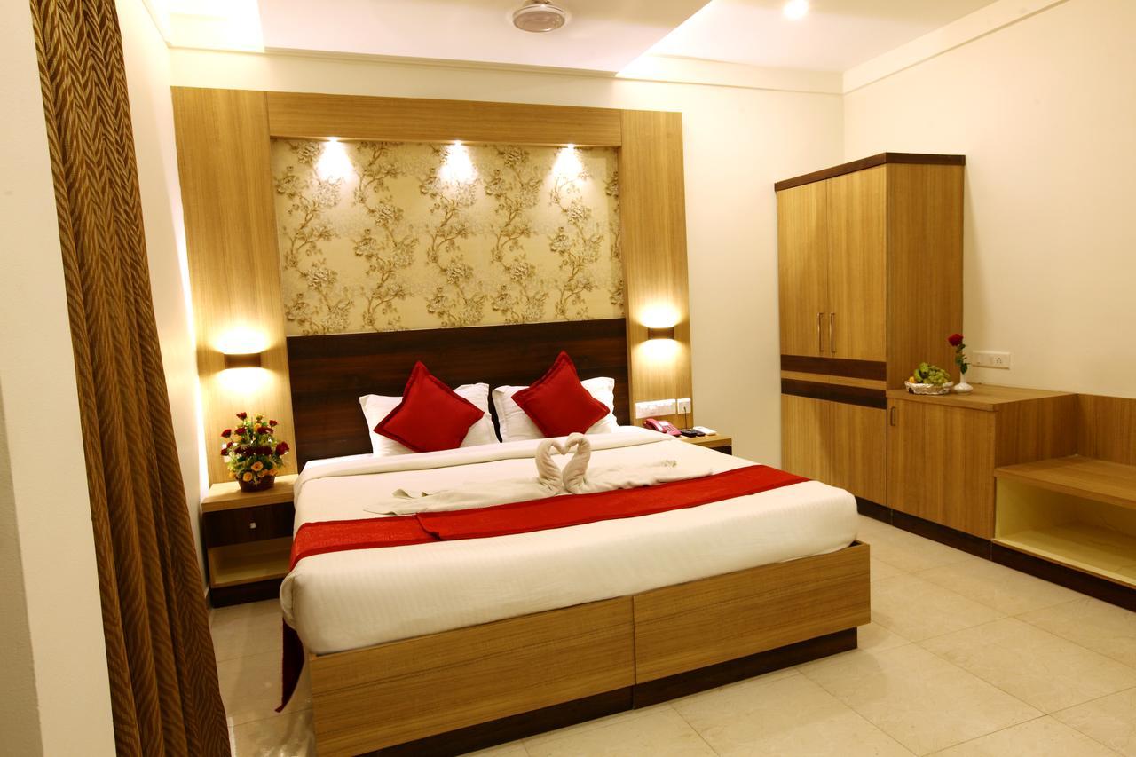 Prayana Hotels Kochi Exterior foto